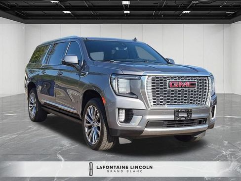 Used 2022 GMC Yukon XL Denali w/ Denali Ultimate Package AWD/4WD image 7