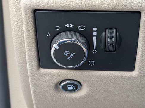 Used 2018 Jeep Grand Cherokee Limited AWD/4WD image 20