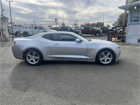 Used 2016 Chevrolet Camaro LT RWD image 8