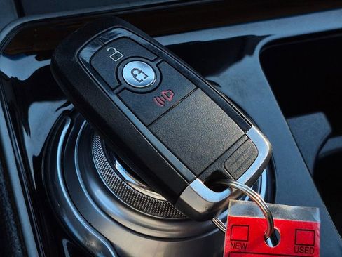 Used 2019 Ford Edge SE image 30