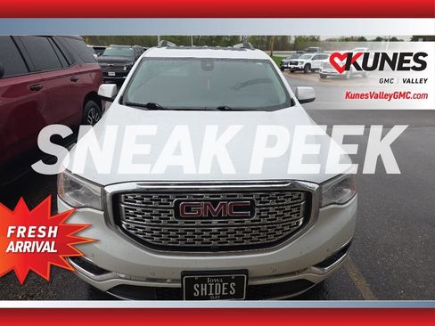Used 2019 GMC Acadia Denali w/ Technology Package AWD/4WD image 4