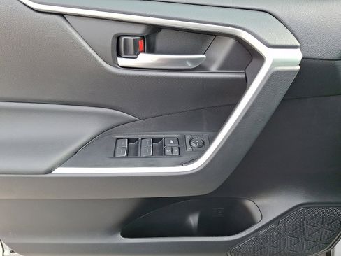 Used 2025 Toyota RAV4 XLE image 13