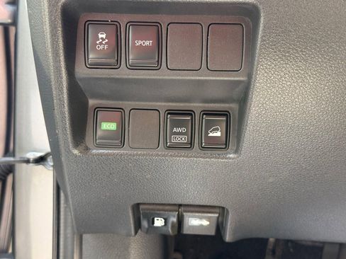 Used 2016 Nissan Rogue SV AWD/4WD image 31