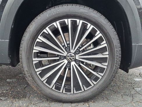 Used 2025 Volkswagen Taos SE FWD image 27