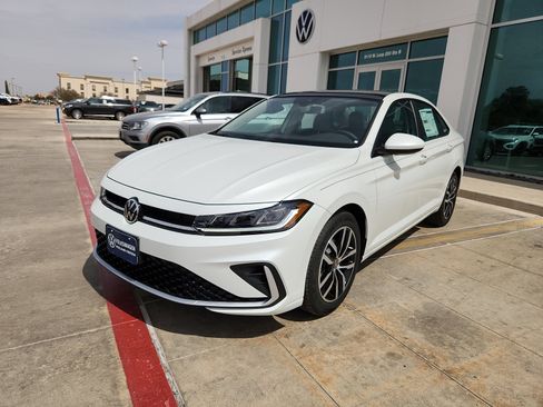 New 2026 Volkswagen Jetta SE FWD image 3