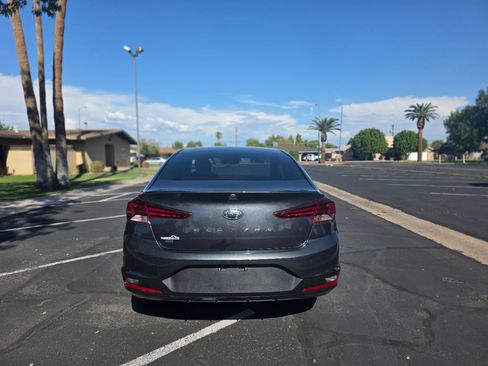 Used 2020 Hyundai Elantra SE FWD image 6