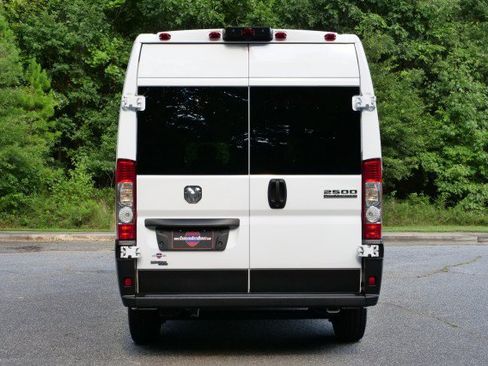 Used 2024 RAM ProMaster 2500 FWD image 8