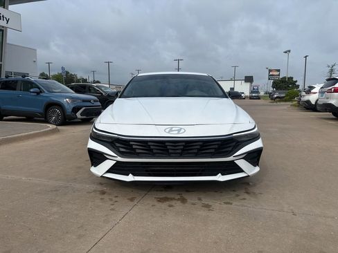 Used 2025 Hyundai Elantra Sport FWD image 2