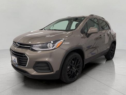 Used 2021 Chevrolet Trax LT w/ Premium Seat Package AWD/4WD image 12