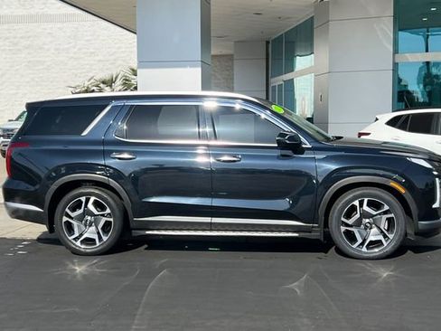 Used 2023 Hyundai Palisade SEL w/ Premium Package FWD image 3