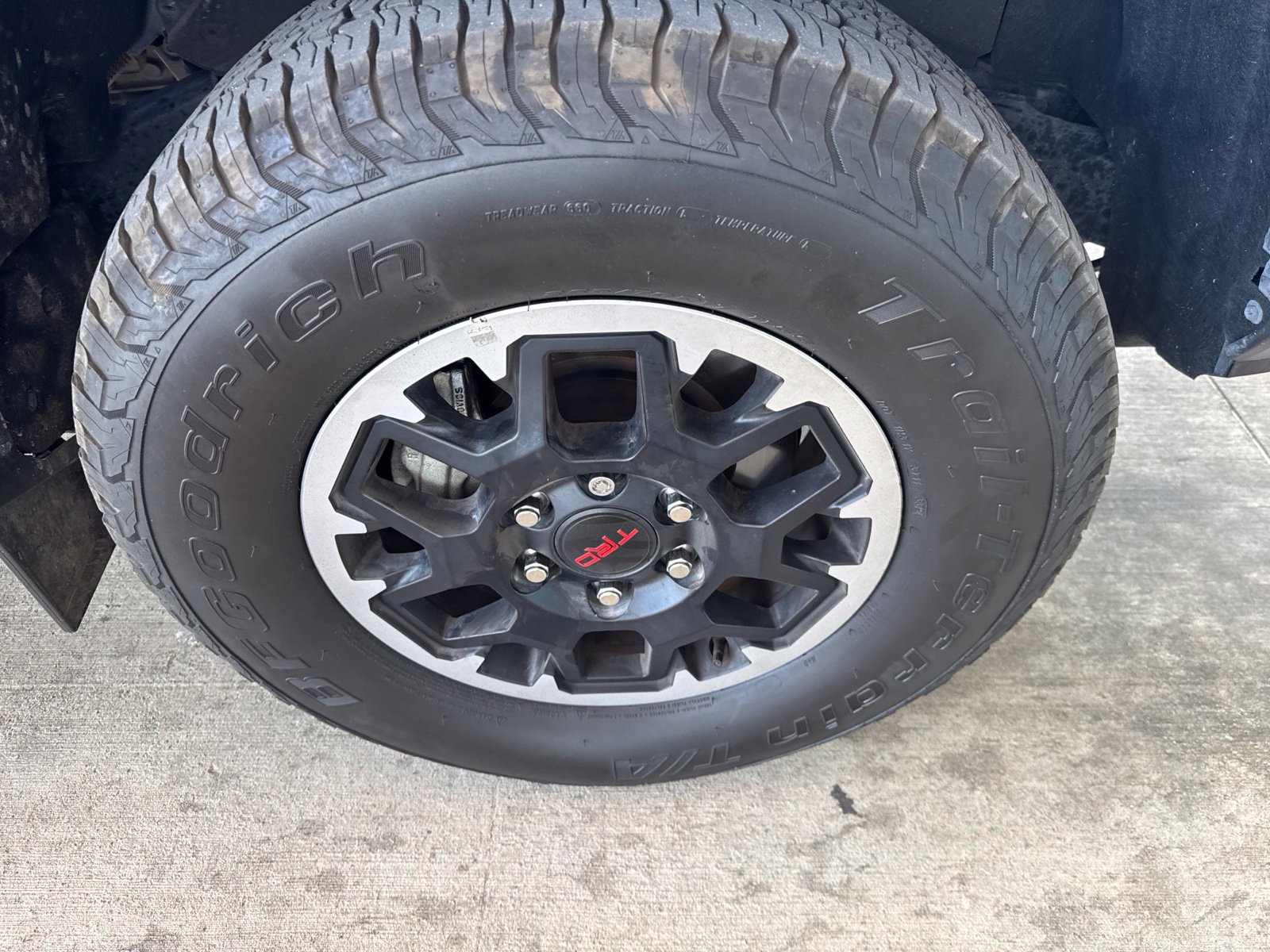 Used 2024 Toyota Tacoma TRD Off-Road w/ TRD Off Road Upgrade Package AWD/4WD image 29