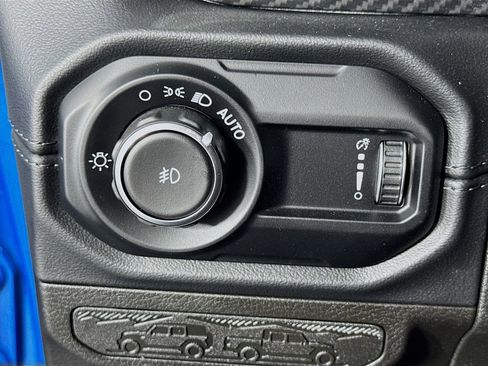 Used 2024 Jeep Wrangler Sahara image 14