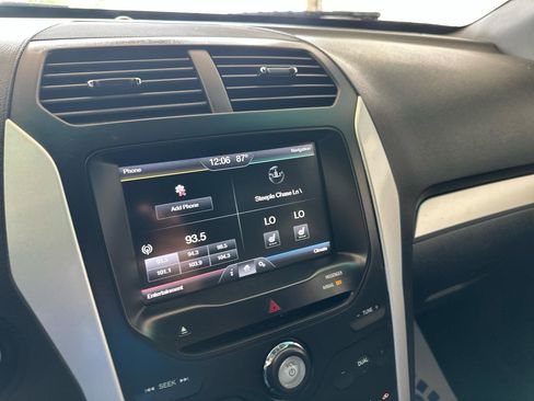 Used 2014 Ford Explorer XLT w/ Equipment Group 202A AWD/4WD image 26