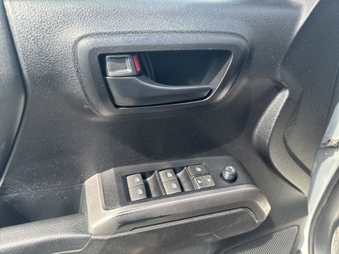 Used 2021 Toyota Tacoma SR5 w/ Trail Edition AWD/4WD image 17