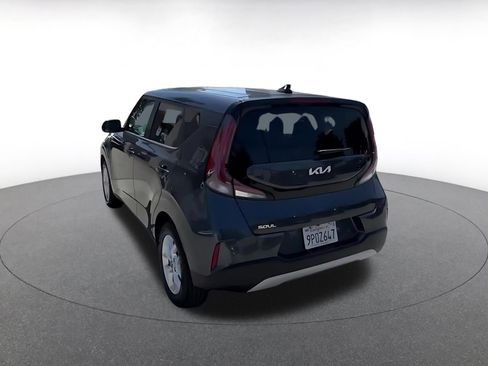 Used 2025 Kia Soul LX w/ LX Technology Package FWD image 11