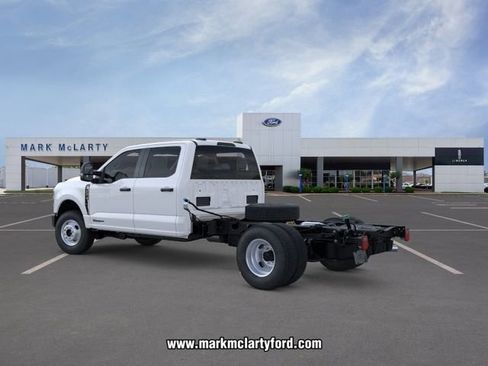 New 2026 Ford F350 4x4 Crew Cab DRW Super Duty image 4