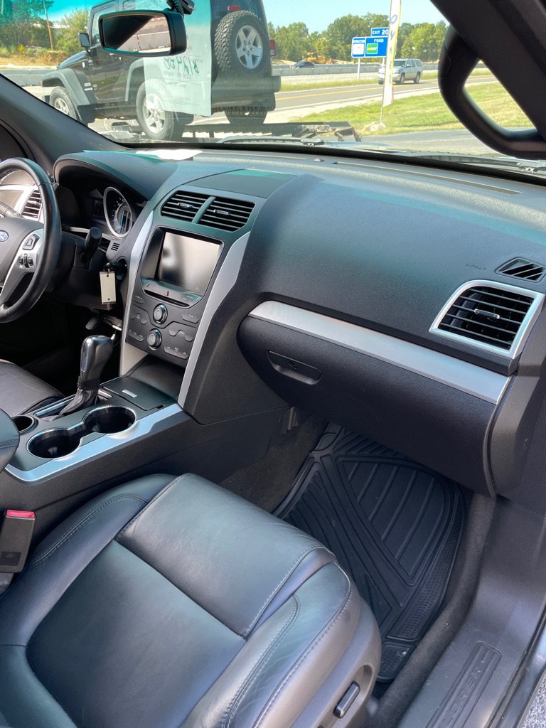 Used 2015 Ford Explorer XLT w/ Equipment Group 202B FWD image 23