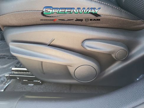 New 2026 Jeep Compass Latitude image 11