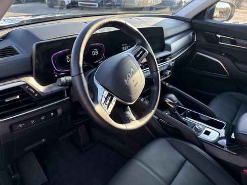 Used 2025 Kia Telluride EX w/ EX Captain's Chair Package image 26