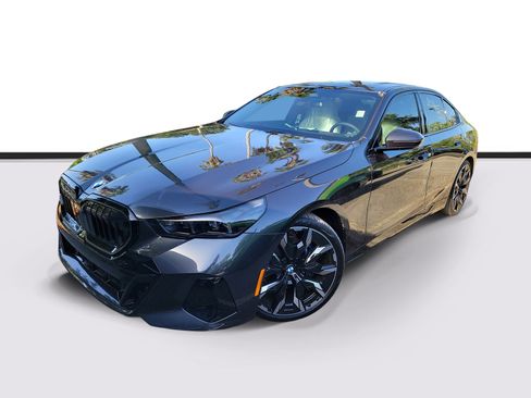 Used 2025 BMW 530i w/ M Sport Package RWD image 2
