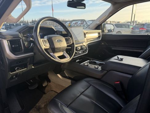 Used 2022 Ford Expedition XLT image 21