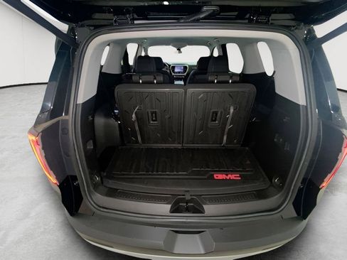 Used 2023 GMC Acadia SLE w/ Driver Convenience Package FWD image 14