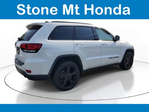 Used 2019 Jeep Grand Cherokee Laredo AWD/4WD image 6