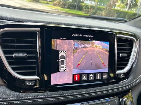 New 2026 Chrysler Pacifica Select image 20