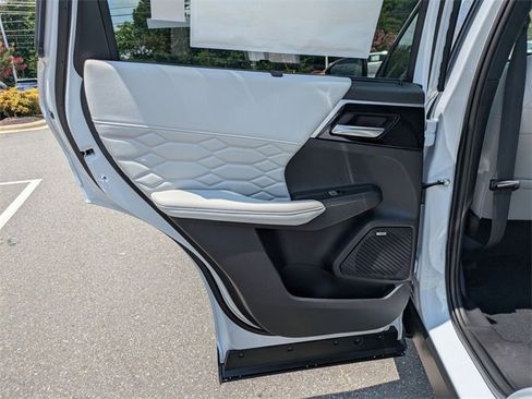 New 2025 Mitsubishi Outlander SEL image 26