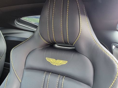 Used 2023 Aston Martin V8 Vantage Coupe RWD image 18
