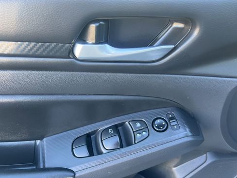 Used 2025 Nissan Altima 2.5 SV FWD image 25