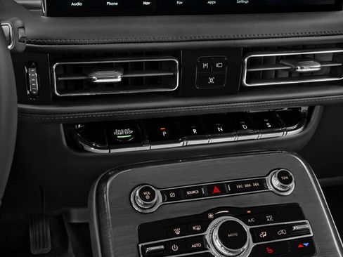 Used 2024 Lincoln Nautilus Premier w/ Equipment Group 102A image 9