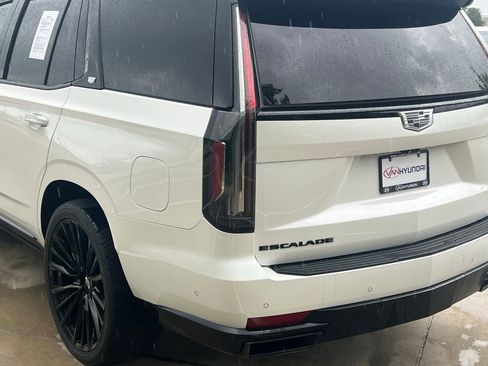 Used 2022 Cadillac Escalade Sport Platinum w/ LPO, ONYX Package AWD/4WD image 12