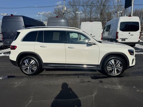 Used 2026 Mercedes-Benz GLB 250 4MATIC image 2