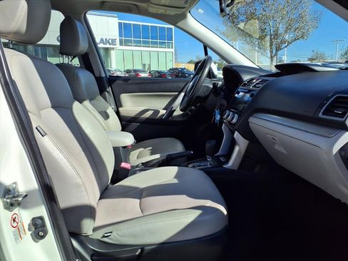 Used 2017 Subaru Forester 2.5i Premium w/ All-Weather Package image 12