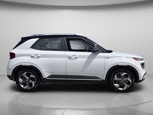 Certified 2025 Hyundai Venue Limited FWD image 4