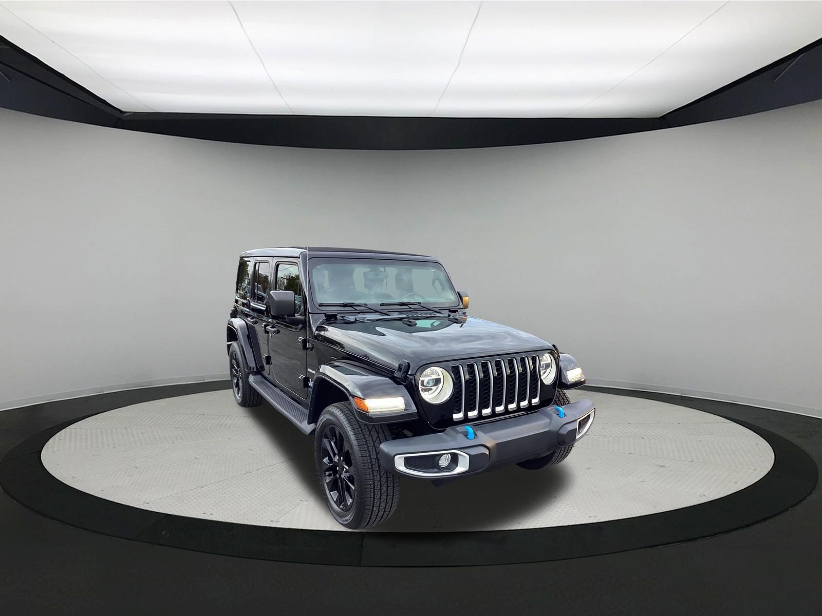 Used 2022 Jeep Wrangler Unlimited Sahara w/ Cold Weather Group AWD/4WD image 2