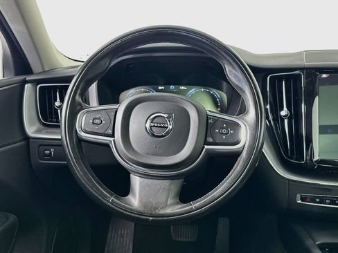 Used 2018 Volvo XC60 T5 Momentum w/ Vision Package AWD/4WD image 18