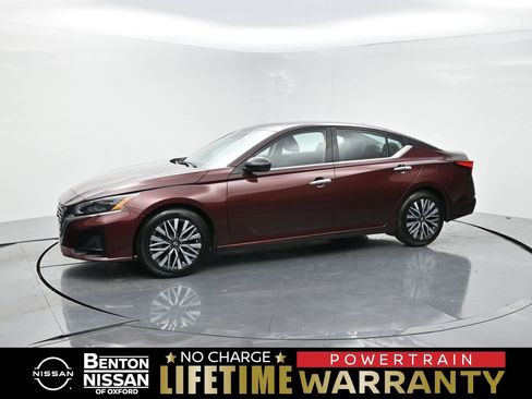 Used 2024 Nissan Altima 2.5 SV image 1