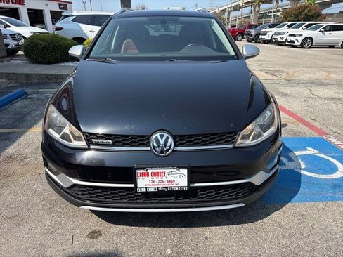 Used 2017 Volkswagen Golf Alltrack SE AWD/4WD image 2
