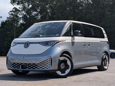 Used 2025 Volkswagen ID. Buzz Pro S Plus RWD image 4