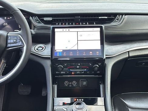 Used 2025 Jeep Grand Cherokee Limited w/ Black Appearance Package image 6