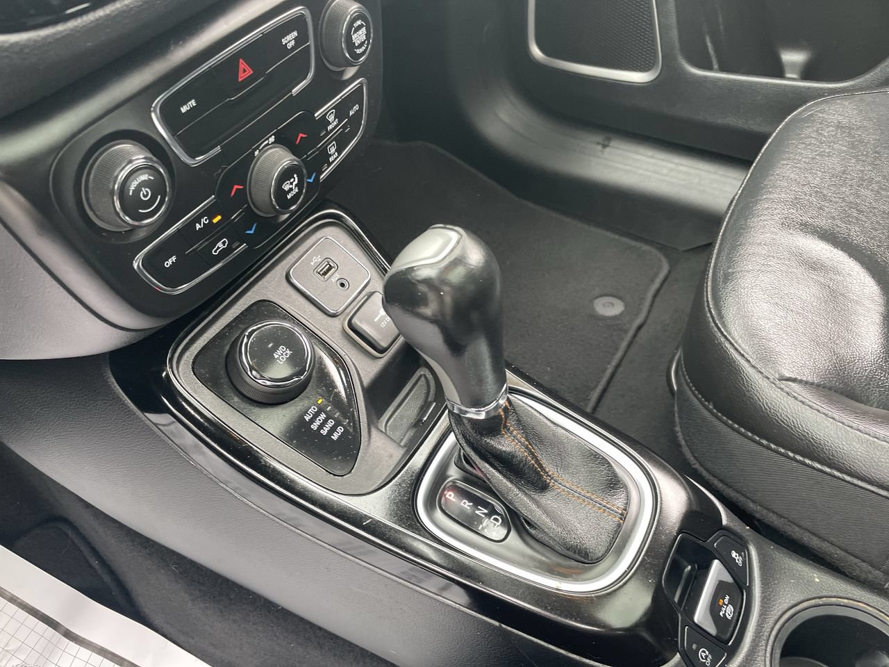 Used 2018 Jeep Compass Limited w/ Navigation Group AWD/4WD image 36