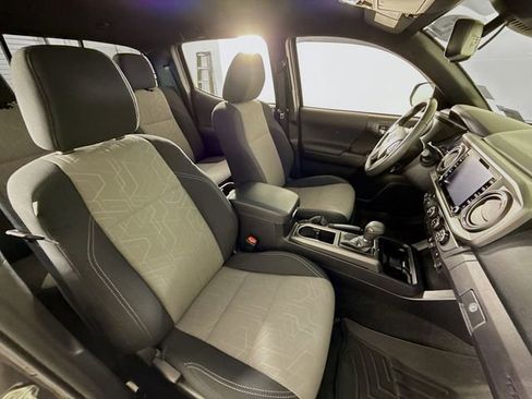 Used 2020 Toyota Tacoma TRD Sport w/ Technology Package image 24
