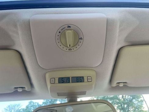 Used 2005 Volkswagen Beetle GLS FWD image 24