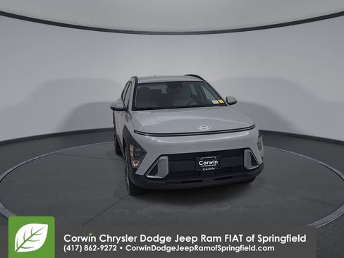 Used 2025 Hyundai Kona SEL AWD/4WD image 4