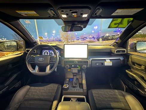 Used 2025 Toyota 4Runner TRD Off-Road Premium image 11