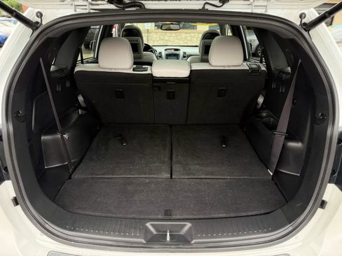 Used 2014 Kia Sorento SX w/ 3rd Row Package AWD/4WD image 9