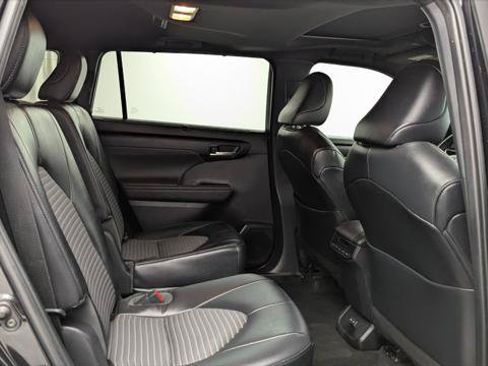 Used 2023 Toyota Highlander XSE FWD image 21