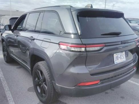 Used 2023 Jeep Grand Cherokee Altitude image 2